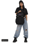 Ashen Wyrd · BigM · Rucksack, Amaya in der Hand