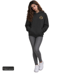Dark Darlings · Juna · Kuschelhoodie, getragen von Juna, Vorderansicht