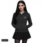 Dark Darlings · Katha · Zipper, getragen von Katha, Vorderansicht