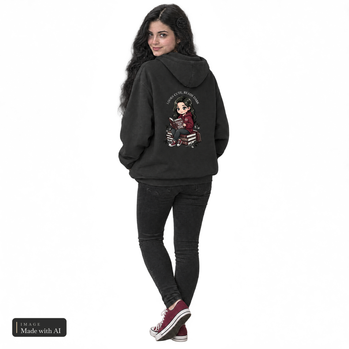 Dark Darlings · Luna · Kuschelhoodie, getragen von Luna, Rückansicht